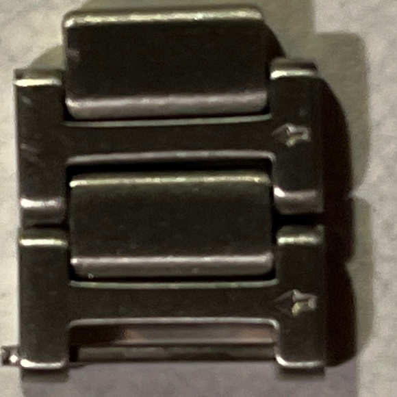 GUCCI VINTAGE 9000L LInks - Picture 1 of 3